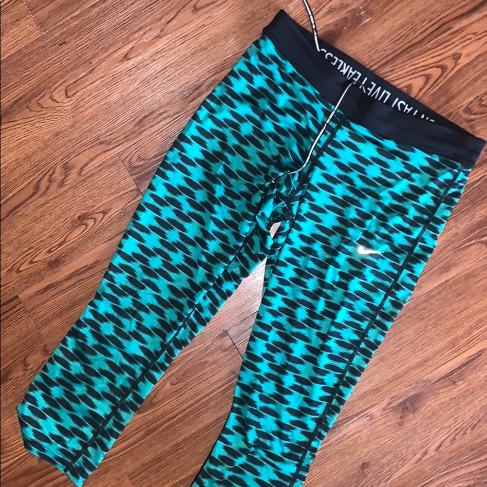 Dri-Fit Nike running leggings. Crop style